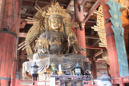 A maior estátua de bronze do Buda do mundo 