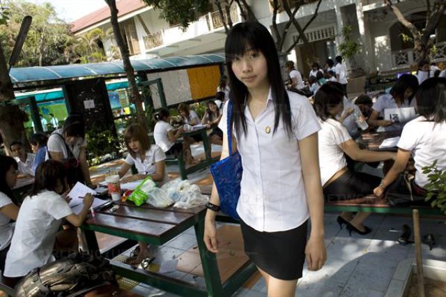 university_for_ladyboys_640_14